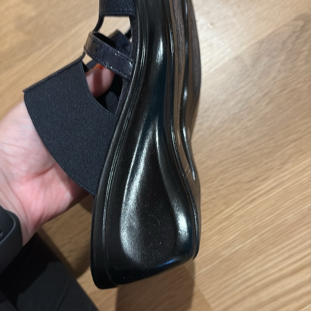 Italian Shoemakers Elegant Black Slides - Picture 5 of 5